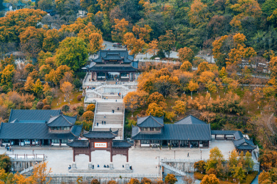 中国湖北武汉黄鹤楼公园牌坊高角度风光