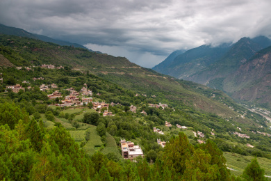 中国四川省甘孜州田园风光