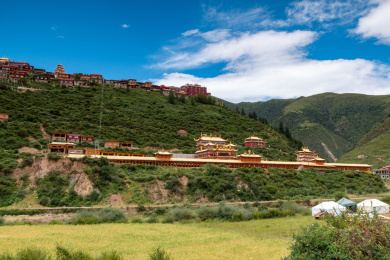 中国四川省甘孜州田园风光