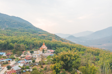 云南省德宏州畹町回环傣族寨航拍图