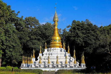 云南德宏允燕塔