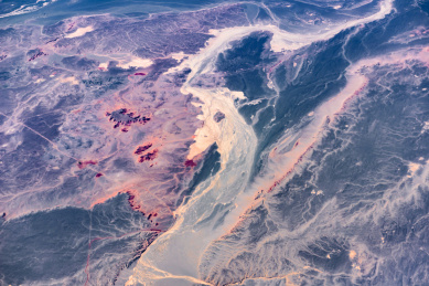 航拍中国西部戈壁滩地形地貌