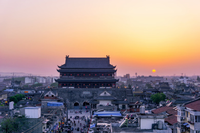 中国安徽省滁州市凤阳县鼓楼景区的日落