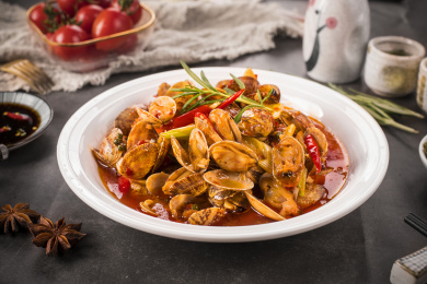 放在盘子里的海鲜花甲侧拍