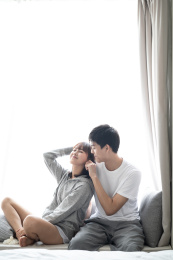 一对年轻的情侣