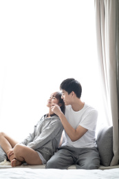 一对年轻的情侣