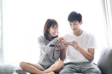 一对年轻的情侣