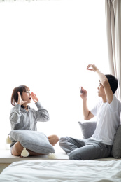 一对年轻的情侣