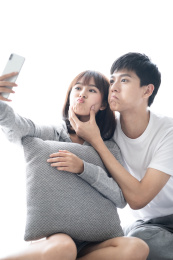 一对年轻的情侣