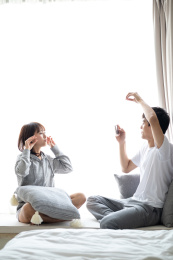 一对年轻的情侣