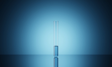 实验室中盛满化学液体的器皿