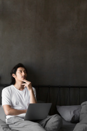 在家办公的商务人士