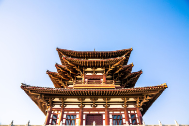 春天下午河北唐山南湖龙山古代建筑