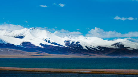 西藏那曲纳木错对湖的秋天