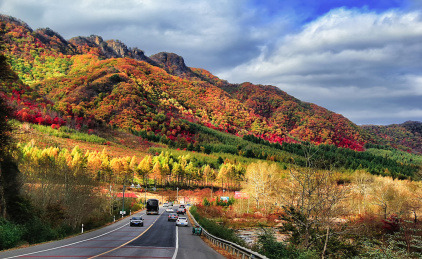 中国辽宁本溪枫叶之路风光
