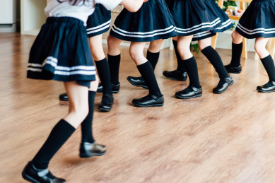 幼儿园小朋友们在做游戏