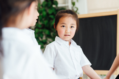 小朋友们在幼儿园学习