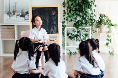 小朋友们在幼儿园学习