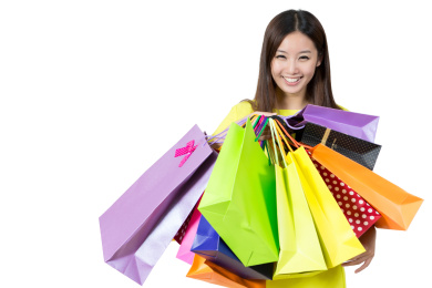 年轻女孩享受购物快乐