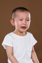哭泣的小男孩