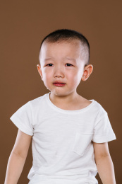 哭泣的小男孩