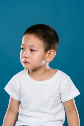 哭泣的小男孩