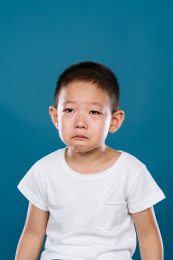 哭泣的小男孩