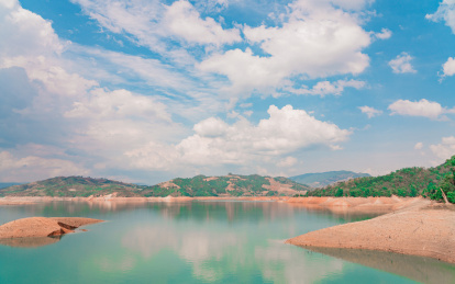 云南省德宏州龙江水库晴天自然风光