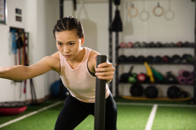 健身房健身的女性