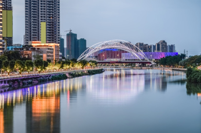 中国广东省江门市东华大桥夜景