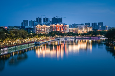 中国广东省江门市城市建筑夜景