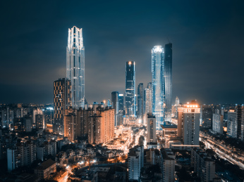 广西南宁东盟商务区万象城夜景图