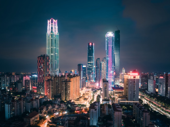 广西南宁东盟商务区万象城夜景图