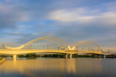 中国辽宁辽阳太子河襄平大桥