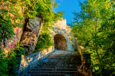 中国辽宁本溪平顶山青云关