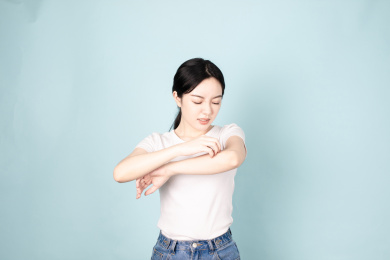 一名年轻的女生
