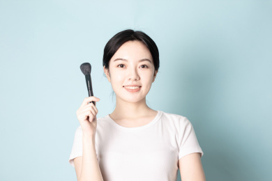 一名年轻的女生