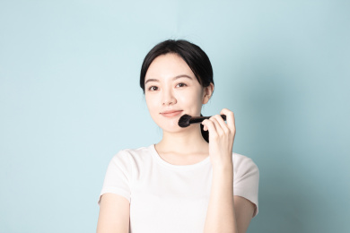 一名年轻的女生