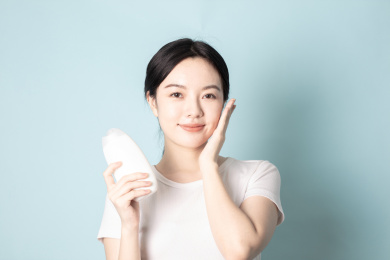 一名年轻的女生