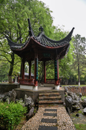 江西抚州王安石纪念馆的牡丹亭
