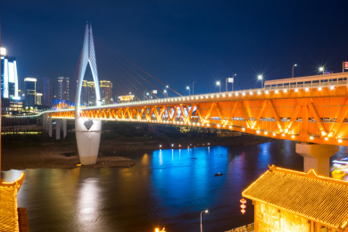 中国重庆市千厮门嘉陵江大桥夜景风光