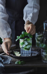 杯子里的莫吉托