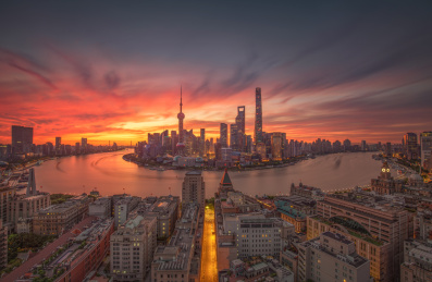 上海外滩日出火烧云