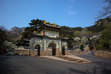 中国辽宁省鞍山市千山风景名胜区中会寺牌楼