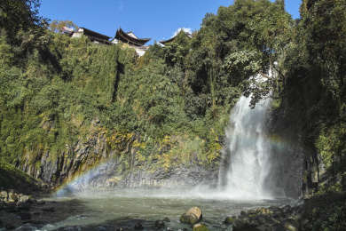 云南叠水河瀑布