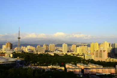 中国新疆乌鲁木齐市红山公园拍摄城市风光