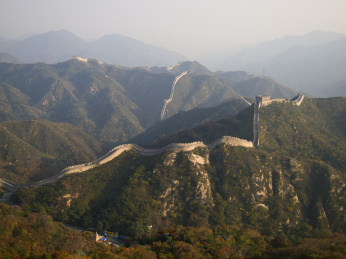 蜿蜒起伏的八达岭长城