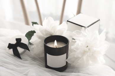 桌子上的香薰蜡烛