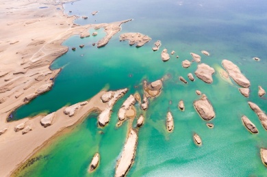 青海水上雅丹魔鬼城航拍风光