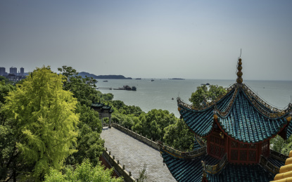 中国江南三大名楼之湖南洞庭湖畔的岳阳楼